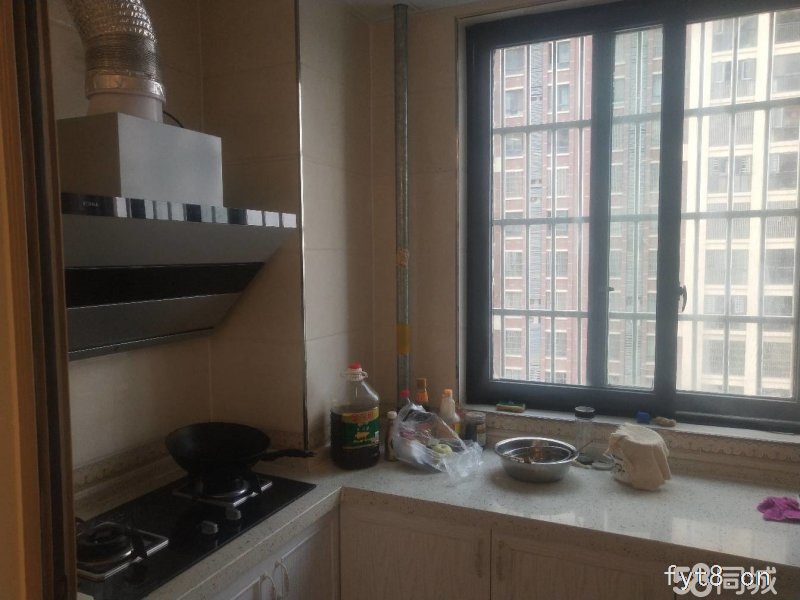 国祯精装入住不到半年 满五唯一出售 不限首付 随时看房